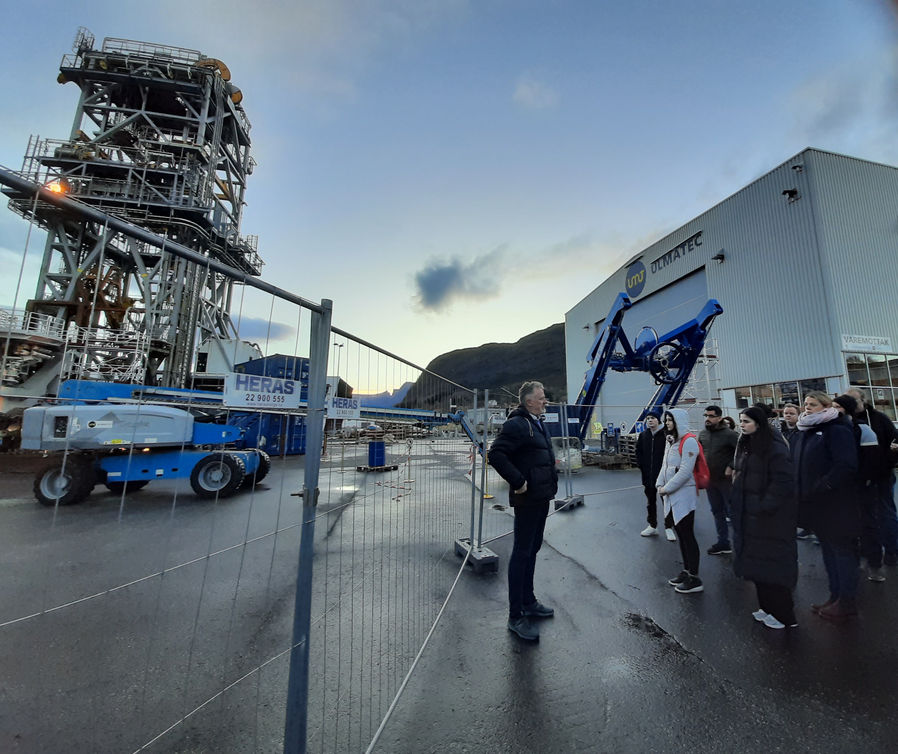 Studentar frå HVO på besøk hos Ulmatec, november 2023.